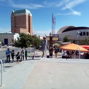 Meet your Posher, Leonel